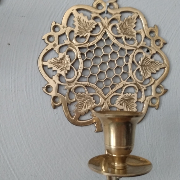 Brass Ornate Leaves honeycomb wall Candleholders - Picture 6 of 15